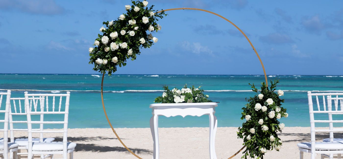 Image: For many advisors, success lies in specializing in niches, such as destination weddings. Pictured, beach wedding at Impressive Resorts (Source: Impressive Resorts)