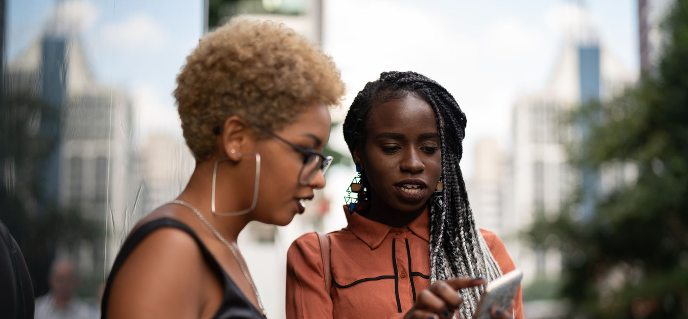 Image: While Canadians are excited about the potential of AI in travel, many still have reservations. (Photo Credit: Booking.com/Getty Images)