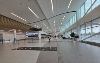 YHU Met airport Montreal interior