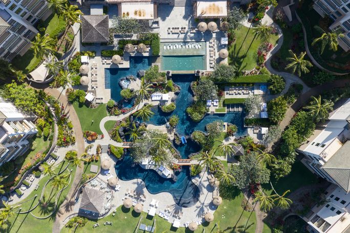 Marriott International, maui resorts, kapalua bay, the resort at kapalua bay, st. regis resorts