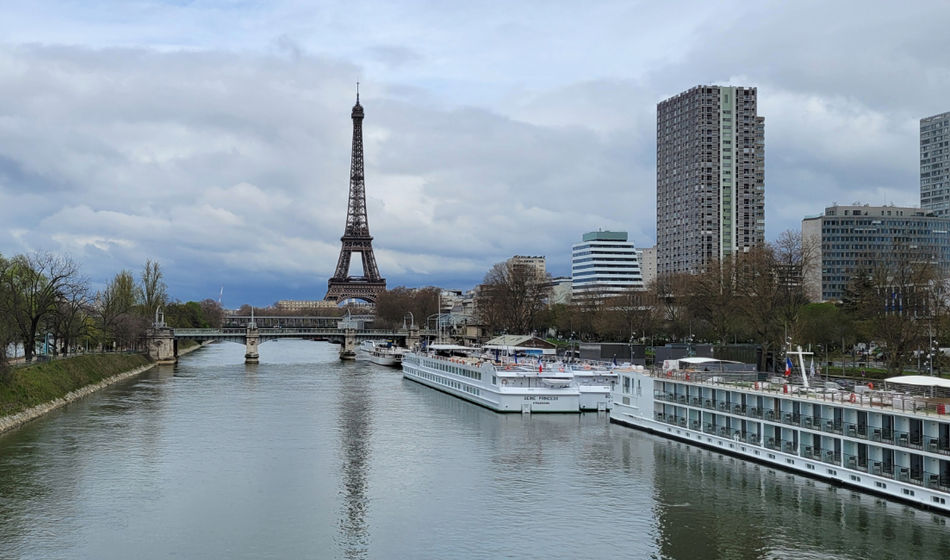 Lacey pfalz, eiffel tower, seine, river seine, paris, france, france in spring, paris in spring, paris in march, france river cruise, seine river cruise