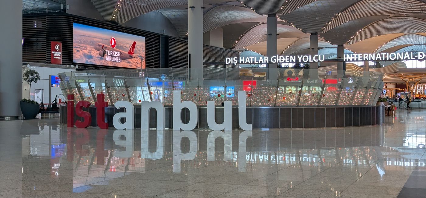 Image: Aéroport Havalimanı (Photo Credit: Bert Archer)
