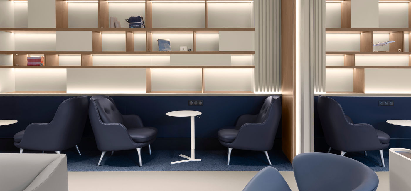 Image: Conçu par l’agence SGK Brandimage, l’aménagement reprend l’esthétique emblématique de la compagnie (Source: Air France)