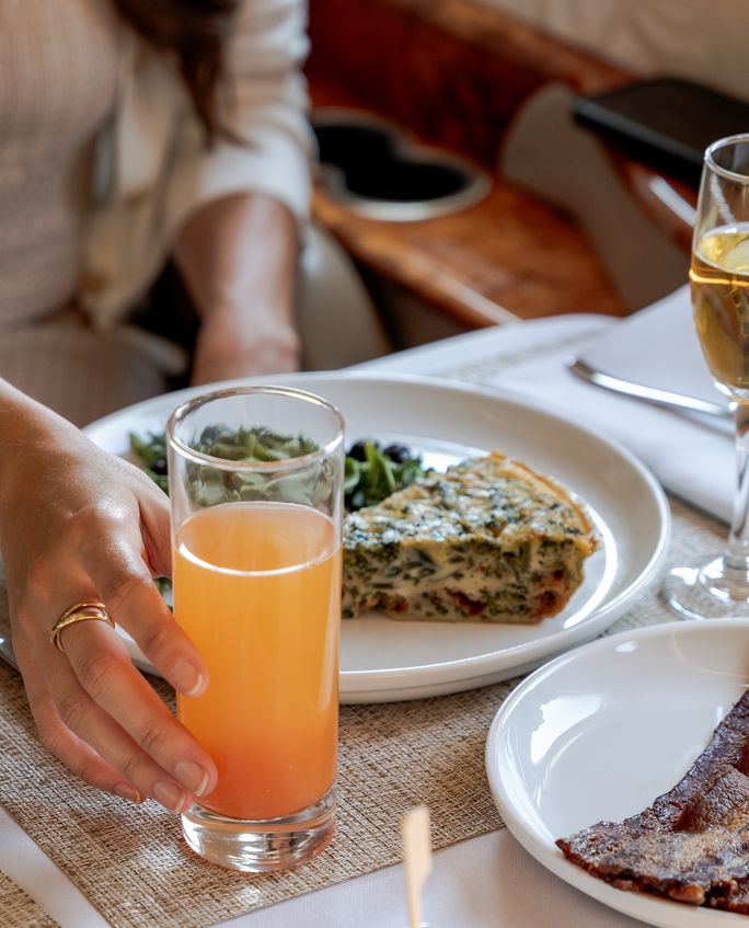 Aero in-flight dining.