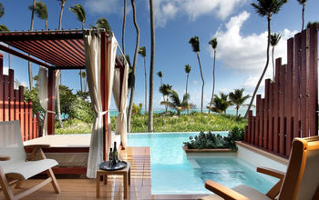 Swim-up suites at Grand Palladium B&#225;varo Suites Resort & Spa