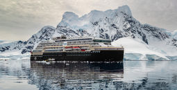 MS Roald Amundsen's new livery