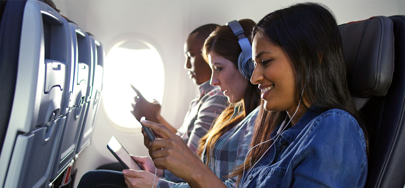 Image: American Airlines customers stream onboard entertainment in the skies. (Photo Credit: American Airlines)