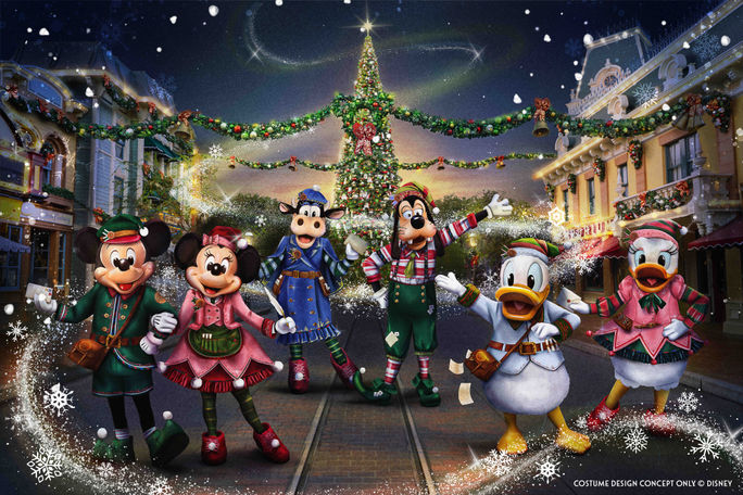 Representación de los conjuntos navideños de Mickey & Friends para 2024, Disneyland Resort, Anaheim, California.