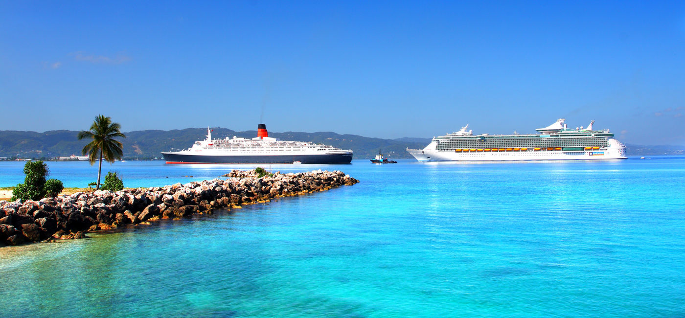 Image: Cruise ships spotted from Doctor's Cave Beach Club in Montego Bay (Photo Credit: Chee-Onn Leong/Adobe Stock)