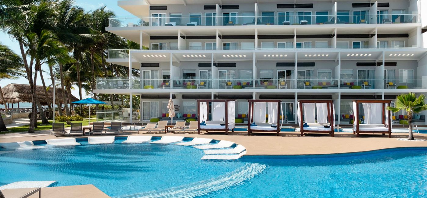 Image: Cabanas by the pool at Iberostar Selection Riviera Cancun (Photo Credit: Sunwing Vacations/Iberostar)
