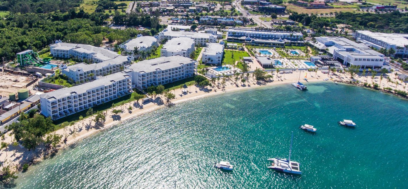 Image: Jamaica plans to add 8,000 rooms over the next five years. Pictured, Riu Palace Jamaica, Montego Bay. (Photo Credit: RIU Hotels & Resorts)