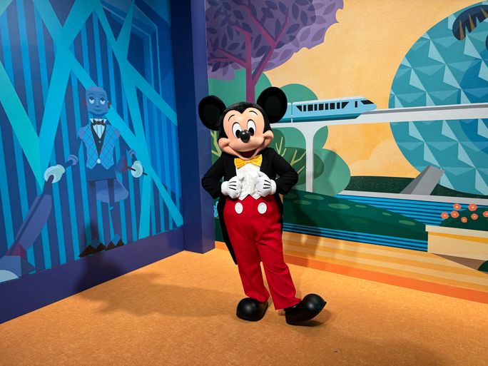 Meeting Mickey at EPCOT's new CommuniCore Hall, Disney, Disney World,