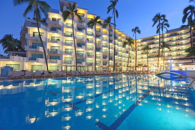 Crown Paradise Golden Puerto Vallarta 每 all inclusive Crown Paradise Golden Puerto Vallarta 每 all inclusive