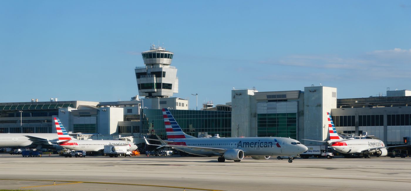 Image: American Airlines planes at the Miami Airport (Photo Credit: Adobe Stock / Khairil)