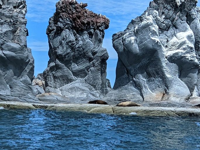Dramatic cliffs of Loreto in Bahía de Loreto National Park Dramatic cliffs of Loreto in Bahía de Loreto National Park