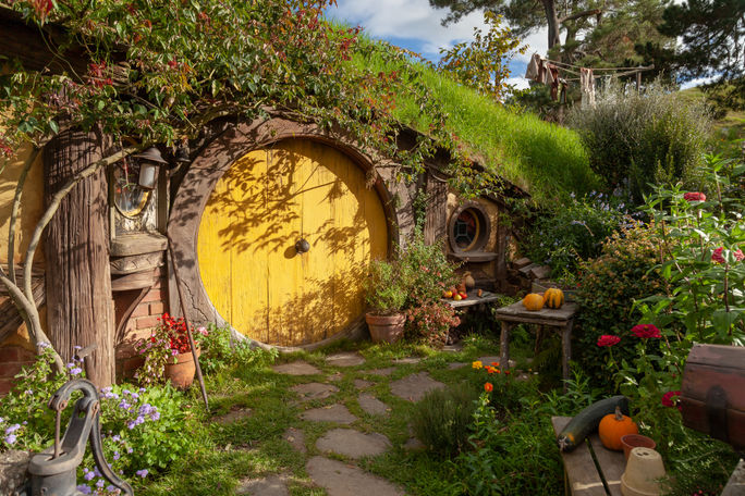 Hobbit House in Hobbiton, Shire, Matamata, New Zealand Hobbits, House, Hole, Hobbiton, The Shire, Halflings, Matamata, New Zealand, Lord of the Rings, LOTR, Alexander, farms, movies, films, sets, shooting, locations