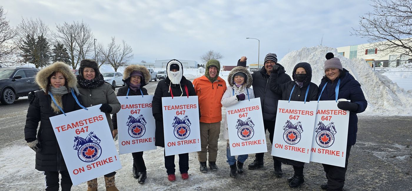 Image: Striking Gate Gourmet workers at YOW (Photo Credit: Teamsters Union 647)