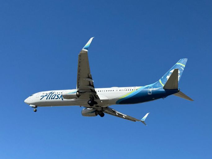 Alaska Airlines Boeing 737