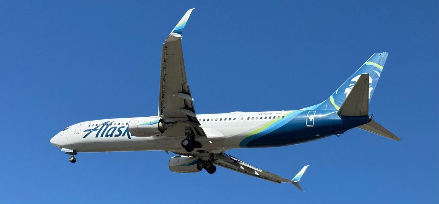 Image: Alaska Airlines Boeing 737. (Photo Credit: franz massard/Adobe)