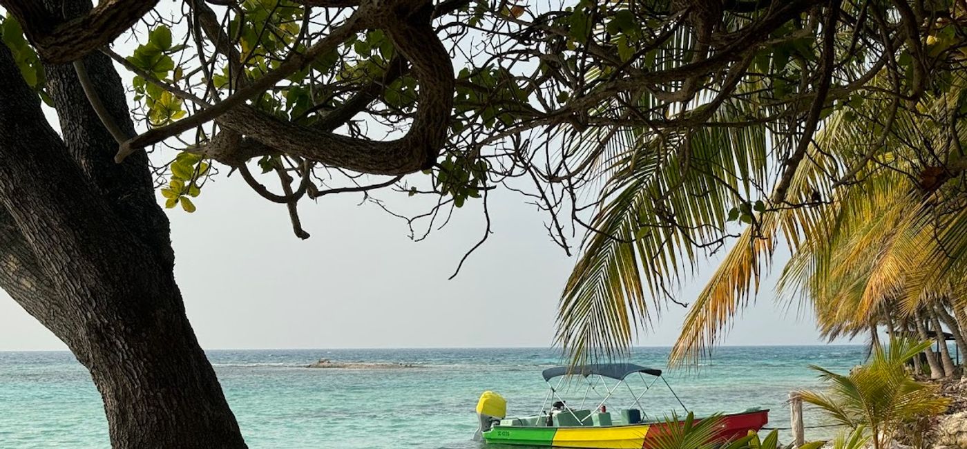Image: Relax on the beach in Belize (Photo Credit: Claire Zlobin)