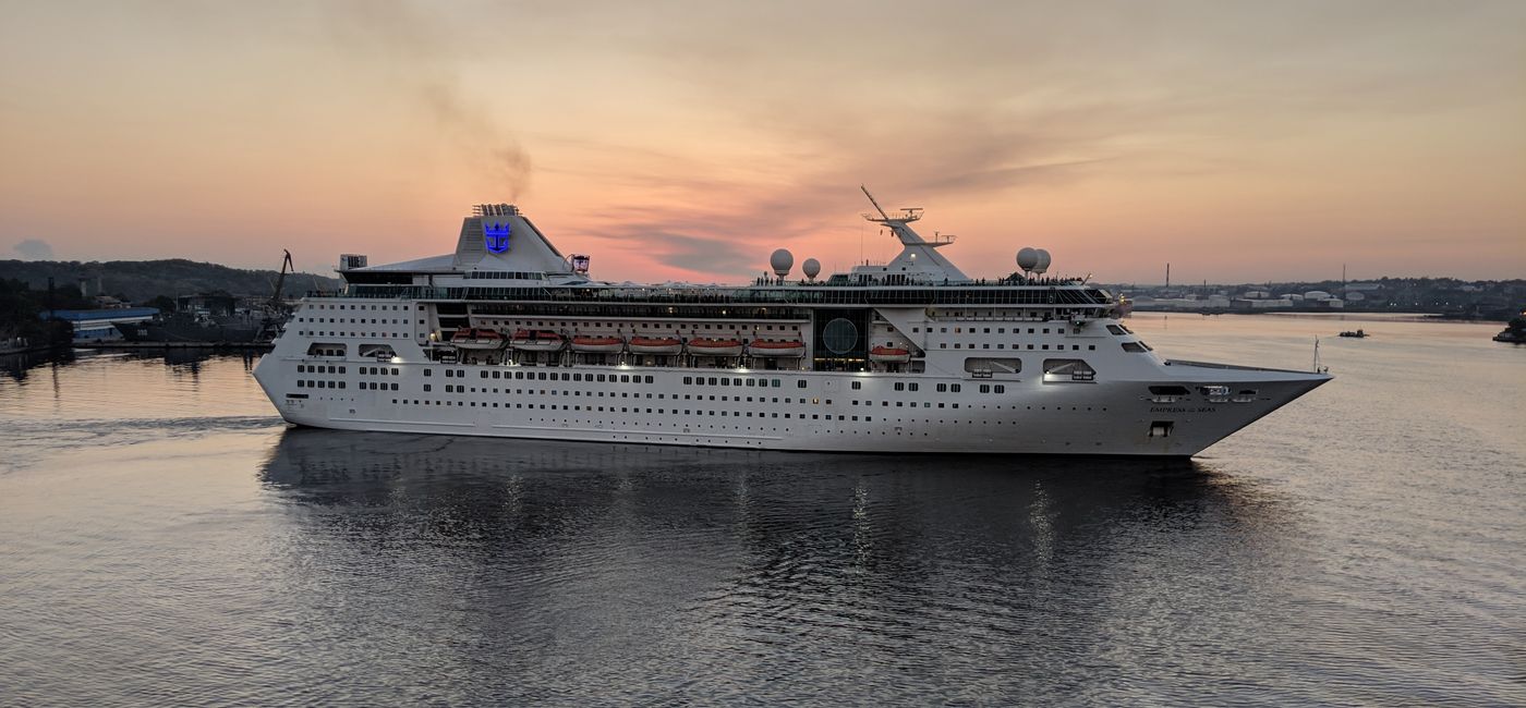 Image: Cruise ship in Cuba (photo by Eric Bowman)