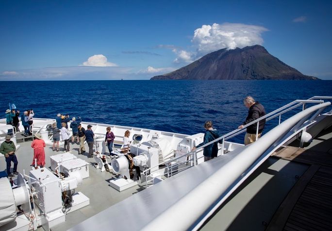 Onboard with National Geographic-Lindblad Expeditions Onboard with National Geographic-Lindblad Expeditions