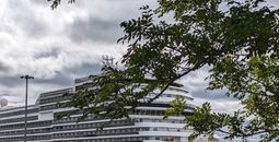 Nieuw Statendam at port