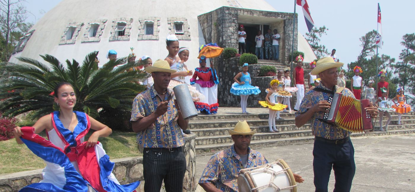 Image: Dancers in Puerto Plata Dominican Republic (Photo via Brian Major)