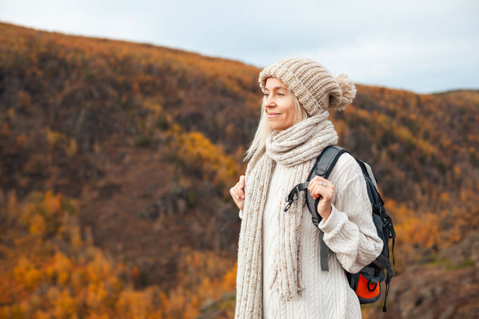 Frau im mittleren Alter Wanderung Frau im mittleren Alter Wanderung