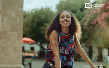 Dominicana Smiles At You