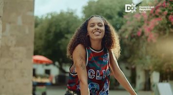Dominicana Smiles At You