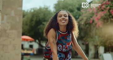 Dominicana Smiles At You