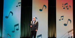 Roger Block, president of Travel Leaders Network, welcomes attendees to the EDGE opening general session. 
