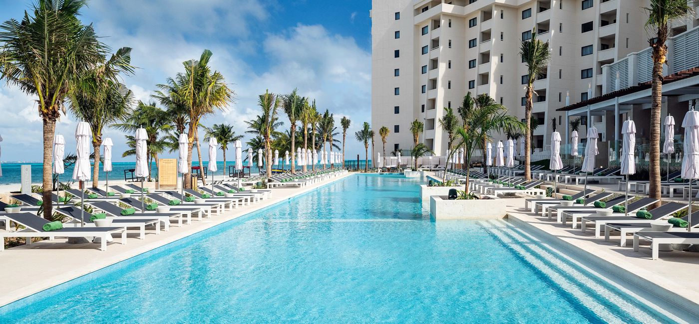 Image: Melia Casa Maya Pool (Photo Credit: Sunwing Vacations/Melia)