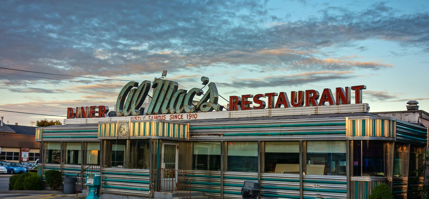 Image: PHOTO: The vintage exterior of a classic American diner (Photo via Kenneth C. Zirkel / Wikimedia Commons)