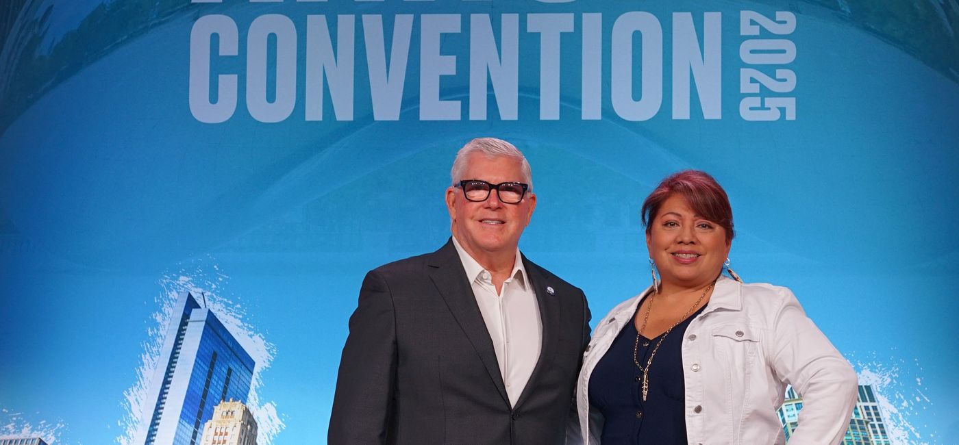 Image: Don Welsh, président-directeur général de Destinations International, et Sherry L. Rupert, directrice générale d’AIANTA (Source: Destinations International)
