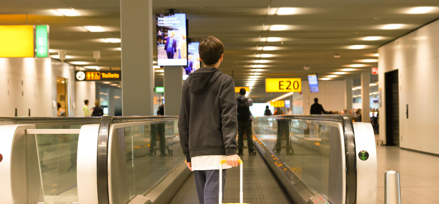 Image: Traveling teenager. (Photo Credit: Praewphan/Adobe)