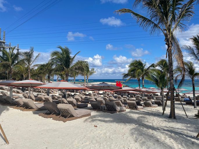 The Vibe Beach Club at Great Stirrup Cay is an extension of the Vibe Shore Club onboard Norwegian Luna