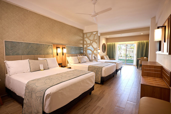 Friends-Family Room new look RIU Bavaro Friends-Family Room new look RIU Bavaro