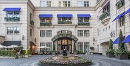 Courtyard of the Waldorf Astoria Chicago.