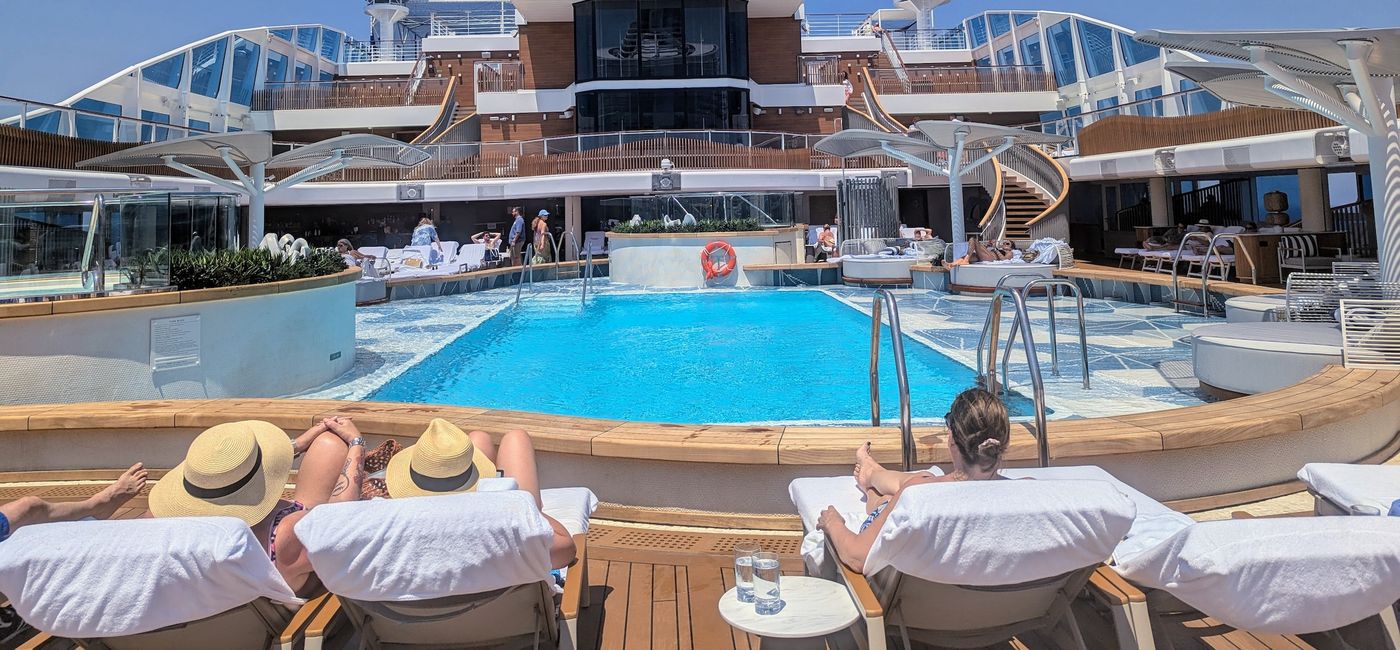 Image: Oceania Allura's pool deck (Source: Claudette Covey)