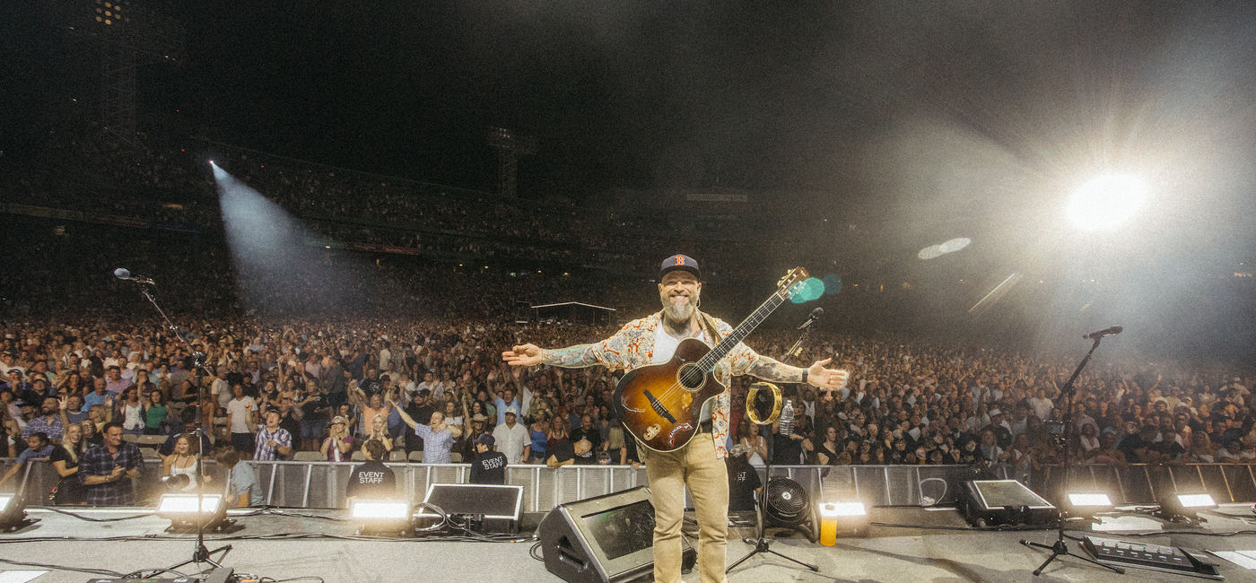Image: Zac Brown surprised fans with a free cruise (Photo Credit: Margaritaville at Sea)