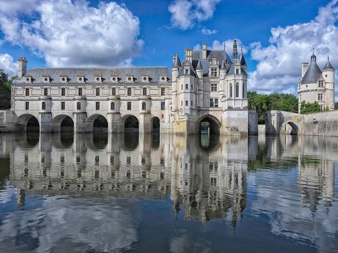 The stately Chateau de Chenonceau Chateau de Chenonceau, France, Fairytale