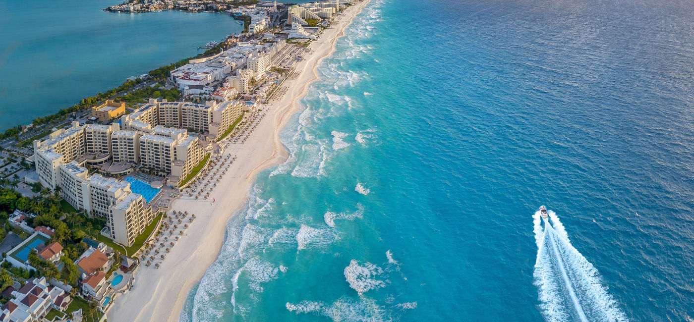 Image: La zone hôtelière de Cancún (Source: Mexican Caribbean Tourism Board)