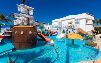 Crown Paradise Club Puerto Vallarta – Pirate adventure