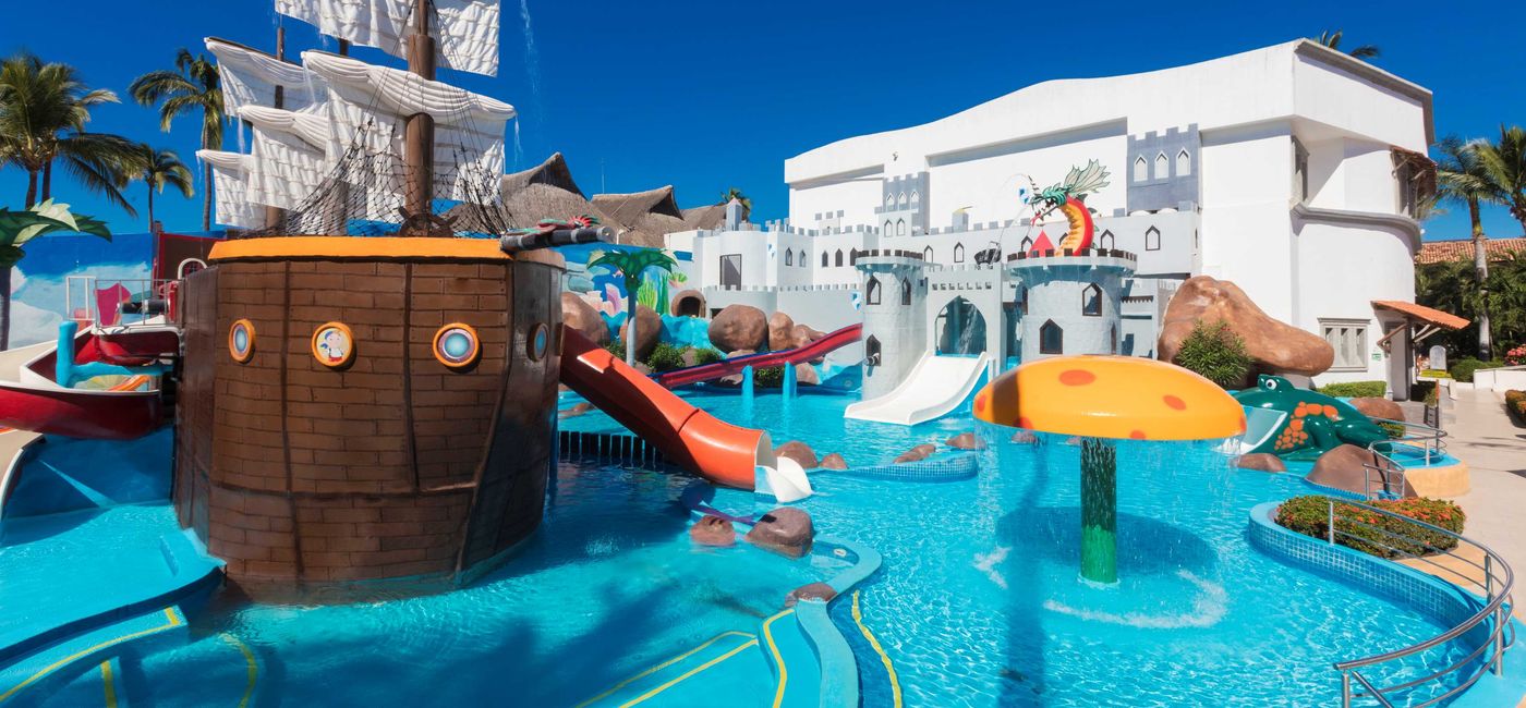 Image: Crown Paradise Club Puerto Vallarta – Pirate adventure (Photo Credit: Crown Paradise Resorts)