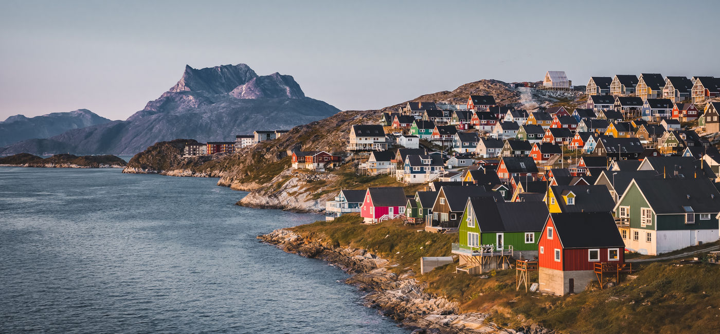 Image: La capitale haute en couleur de Nuuk, au Groenland (Photo Credit: Mathias / AdobeStock)