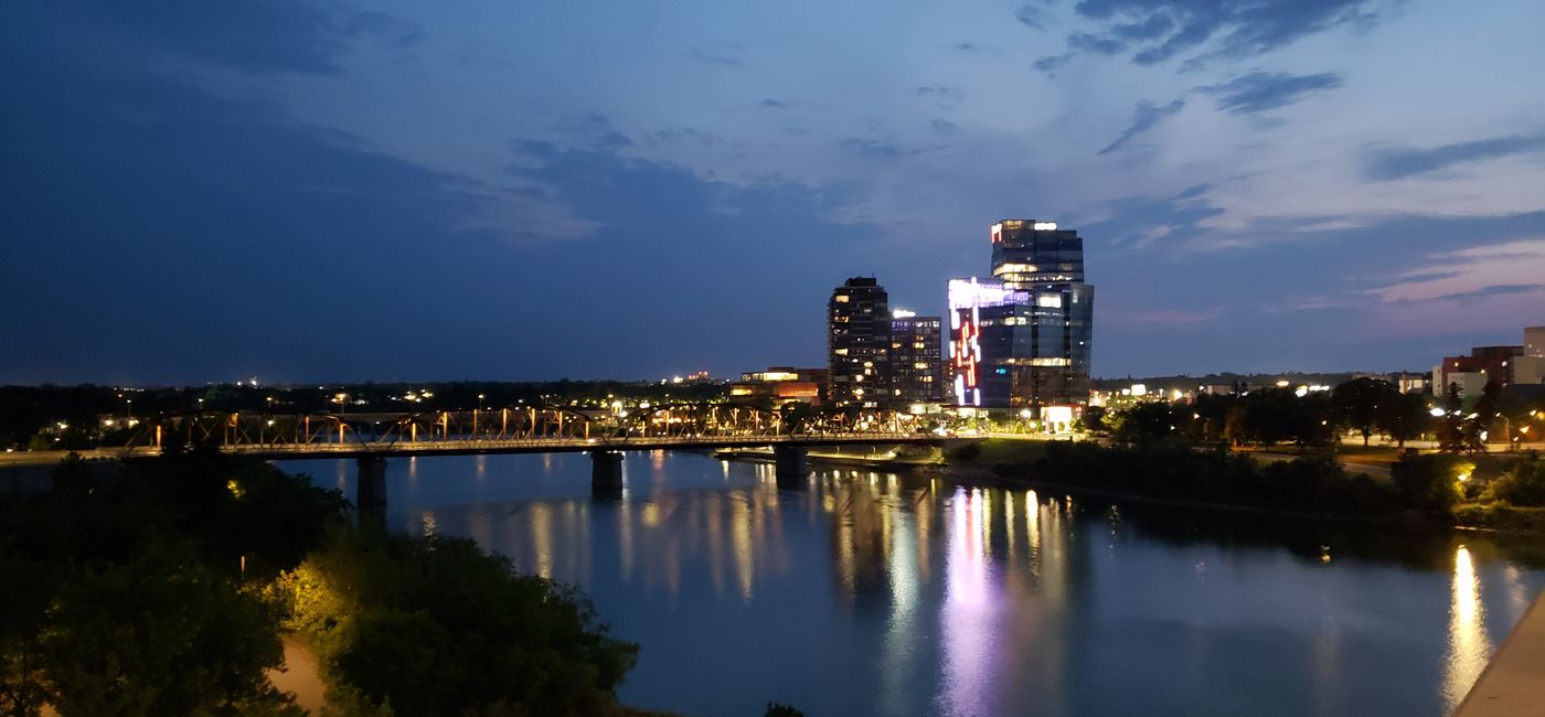 Image: Saskatoon at Night (Photo Credit: Jen Mallia/TravelPulse Canada)