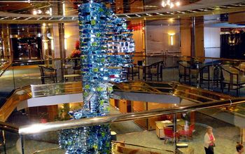 Victoria Cruise Line atrium