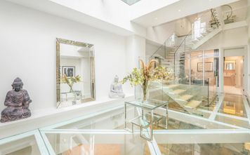 Rental Escapes Adds Villas in London, Mallorca